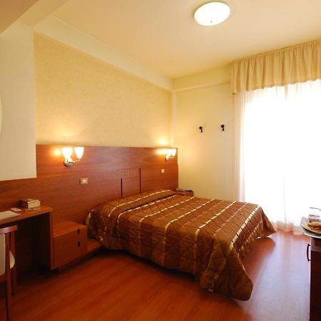 Hotel Gala Pesaro Ngoại thất bức ảnh